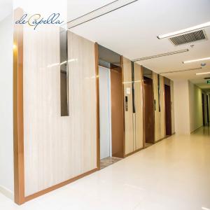 Hành lang khu căn hộ DE CAPELLA Bán căn hộ De Capella 2PN, diện tích 80m2, nội thất cơ bản, view Bitexco và Landmark 81