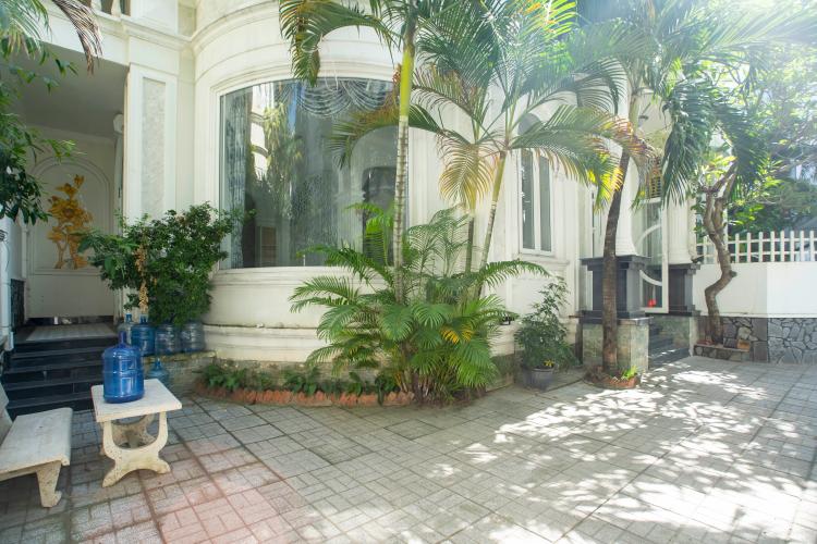 Sân biệt thự Trần Não, Quận 2 Biệt thự thiết kế phong cách tân cổ điển, nội thất sang trọng.