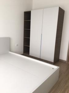 Phòng ngủ Vinhomes Grand Park Quận 9 Căn hộ Vinhomes Grand Park tầng cao, ban công đón ánh sáng tự nhiên.