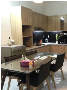 Nhà bếp shop house The Art Bán Shop-house tại chung cư Gia Hòa The Art, thiết kế hiện đại, nội thất đầy đủ, bàn giao ngay sau giao dịch.