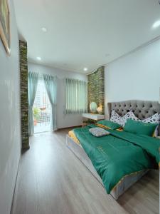 Bên trong nhà phố Huỳnh Văn Nghệ, Tân Bình Nhà phố hướng Tây Nam, hẻm xe hơi 4m, diện tích 45m2.