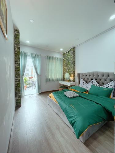 Bên trong nhà phố Huỳnh Văn Nghệ, Tân Bình Nhà phố hướng Tây Nam, hẻm xe hơi 4m, diện tích 45m2.