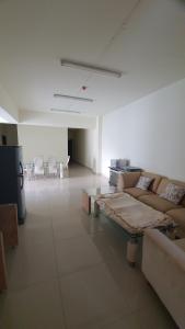 Phòng khách , Căn hộ Riverside Residence , Quận 7 Căn hộ Riverside Residence tầng trung view sông mát mẻ, nội thất cơ bản.