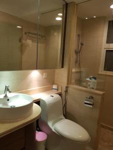 Toilet Saigon Pearl Quận Bình Thạnh Căn hộ Saigon Pearl tầng cao đón view thành phố sầm uất.