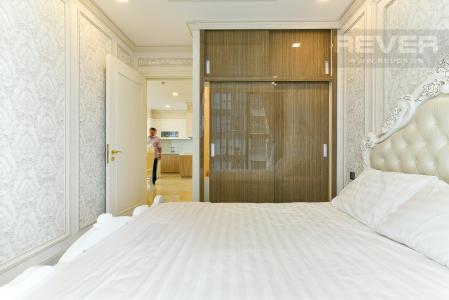 Phòng ngủ căn hộ VINHOMES GOLDEN RIVER Bán hoặc cho thuê căn hộ Vinhomes Golden River 3PN, đầy đủ nội thất, view sông Sài Gòn và Bitexco