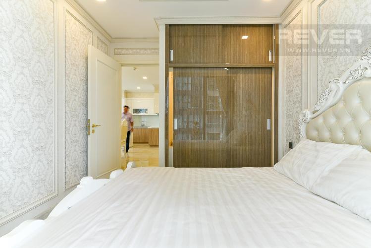 Phòng ngủ căn hộ VINHOMES GOLDEN RIVER Bán hoặc cho thuê căn hộ Vinhomes Golden River 3PN, đầy đủ nội thất, view sông Sài Gòn và Bitexco