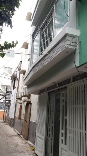 cửa chính Nhà phố hướng Tây Nam, gần đại lộ Võ Văn Kiệt.