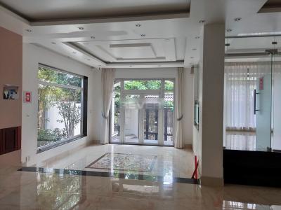 Không gian nhà Quận 2 Mặt bằng kinh doanh tầng trệt diện tích 200m2, sát mặt tiền Trần Não.