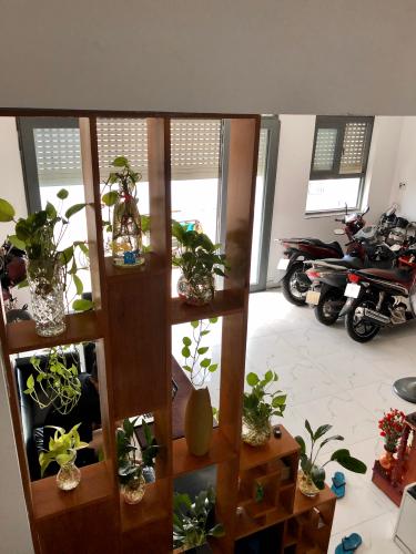 Nhà Hoàng Hoa Thám, Bình Thạnh Nhà Hoàng Hoa Thám Bình Thạnh, nội thất gỗ, sân thượng thoáng mát.