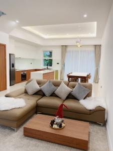 Phòng khách nhà phố Palm Residence, Quận 2 Nhà phố Palm Residence hướng Nam, khu dân cư an ninh, tri thức cao. 