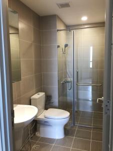 Toilet căn hộ THE GOLD VIEW Cho thuê căn hộ The Gold View 2PN, tầng 16, diện tích 70m2, nội thất cơ bản