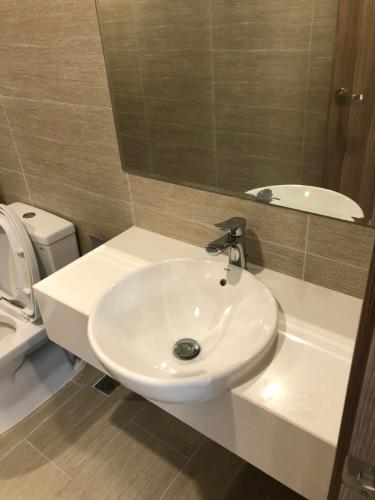 Toilet Vinhomes Grand Park Quận 9 Căn hộ Vinhomes Grand Park tầng thấp, view nội khu yên tĩnh.