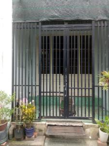 Bán nhà phố 2 tầng - mặt tiền đường số 6, diện tích đất 24.2m2, sổ đỏ đầy đủ.