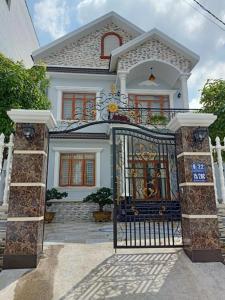 Bán biệt thự đường Trần Trọng Cung, phường Tân Thuận Tây, quận 7, diện tích 120.1m2, đầy đủ nội thất