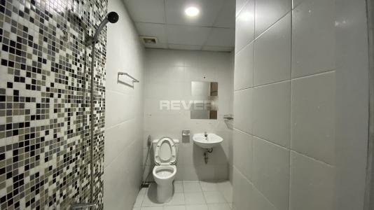 Phòng tắm La Astoria Quận 2 Căn hộ La Astoria nội thất cơ bản, ban công hướng Tây.