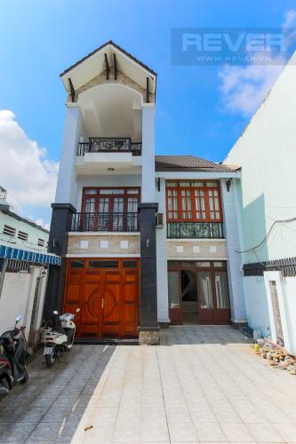 Sân Trước Biệt thự 4 phòng ngủ đường Lý Phục Man Quận 7