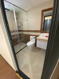 Toilet Palm Heights Quận 2 Căn hộ Palm Heights tầng cao, hướng Bắc, view nội khu thoáng mát.