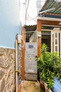 Bán nhà hẻm Xóm Chiếu, Quận 4, sổ hồng, 1 trệt 1 lửng, gần Chợ 200 Xóm Chiếu