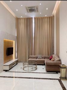 Nội thất Phú Hoàng Anh Căn hộ Phú Hoàng Anh Lofthouse tầng cao, đầy đủ nội thất