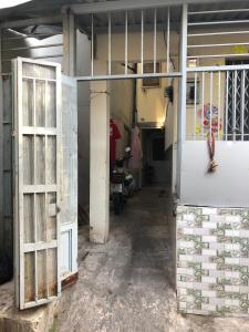 Bán nhà hẻm 243 Tôn Thất Thuyết, Quận 4, sổ hồng, cách cầu Kênh Tẻ 500m