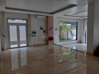 Không gian nhà Quận 2 Mặt bằng kinh doanh tầng trệt diện tích 200m2, sát mặt tiền Trần Não.