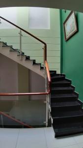 Cầu thang nhà phố Quận 3 Bán nhà 6 tầng hẻm xe tải 10m, 441 Nguyễn Đình Chiểu, Quận 3, diện tích 68m2, có hầm, sổ hồng chính chủ