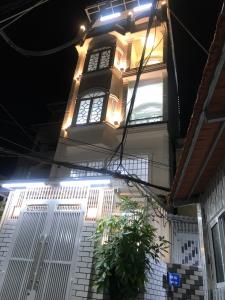 Bàn nhà hẻm 3 tầng, 3 phòng ngủ, diện tích đất 43m2, diện tích sàn 158m2, thiết kê hiện đại, đầy đủ nội thất