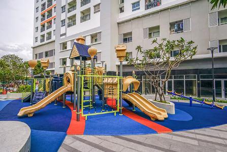 Nội khu - khu vui chơi Moonlight Park View Căn hộ Moonlight Park View tầng trung, đón view nội khu hồ bơi.