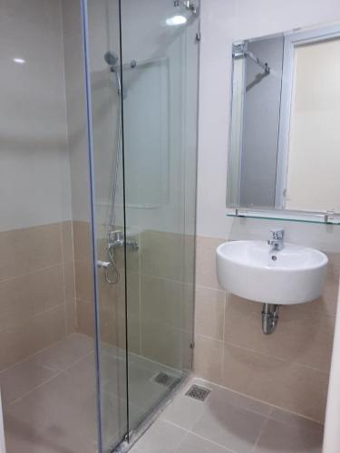 Toilet Diamond Riverside, Quận 8 Căn hộ Diamond Riverside ban công hướng Bắc, nội thất cơ bản.