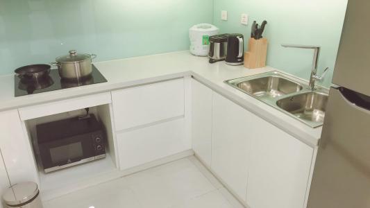 Phòng bếp căn hộ VINHOMES CENTRAL PARK Bán officetel Vinhomes Central Park 1PN, tầng 19, đầy đủ nội thất, ban công Đông Bắc