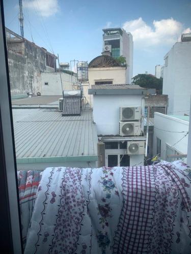 Ban công nhà phố Xô Viết Nghệ Tĩnh, Phường 26, Quận Bình Nhà phố 1 trệt 2 lầu Xô Viết Nghệ Tĩnh, Bình Thạnh - thiết kế hiện đại 