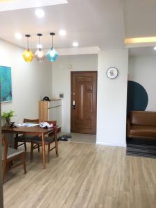 Phòng khách căn hộ Belleza Apartment, Quận 7 Căn hộ Belleza Apartment tầng 10 bàn giao đầy đủ nội thất.
