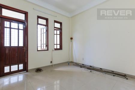 Phòng Ngủ tầng 1 Biệt thự 4 phòng ngủ đường Lý Phục Man Quận 7