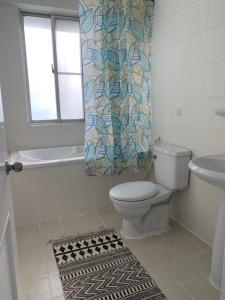 Nhà vệ sinh Mỹ Khánh 2 Căn hộ Mỹ Khánh 2 tầng 08 thiết kế hiện đại, nội thất đầy đủ