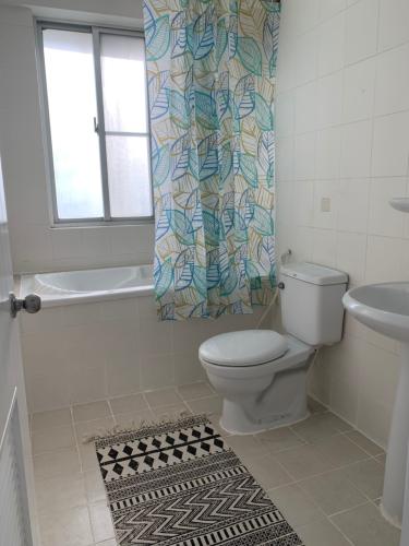 Nhà vệ sinh Mỹ Khánh 2 Căn hộ Mỹ Khánh 2 tầng 08 thiết kế hiện đại, nội thất đầy đủ