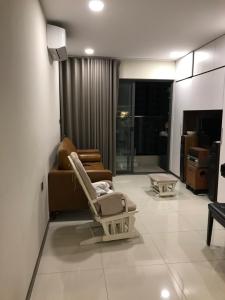 Phòng khách căn hộ De Capella , Quận 2 Căn hộ tầng 8 chung cư De Capella view nội khu yên tĩnh, nội thất cơ bản.