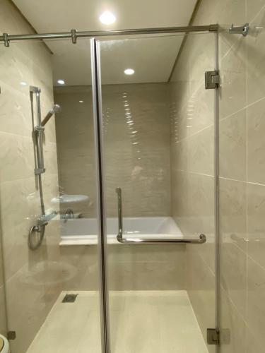 Toilet Vinhomes Grand Park Quận 9 Căn hộ Vinhomes Grand Park nội thất đầy đủ, 4 phòng ngủ.
