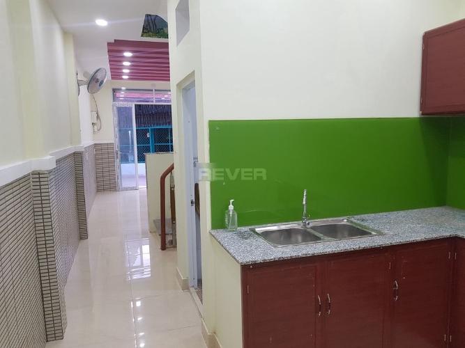 Phòng bếp nhà phố Cây Sung, Quận 8 Nhà phố quận 8 hẻm xe hơi, sổ hồng riêng, nội thất cơ bản.