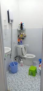 Phòng tắm nhà phố hẻm Quận 9 Nhà phố quận 9 diện tích 63m2, sân trước rộng rãi.