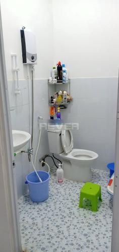 Phòng tắm nhà phố hẻm Quận 9 Nhà phố quận 9 diện tích 63m2, sân trước rộng rãi.