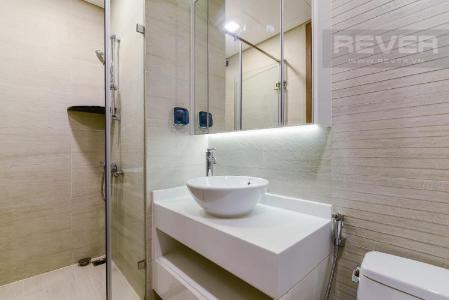 Phong tam ngoai Bán căn hộ Vinhomes Central Park 2PN, diện tích 72m2, đầy đủ nội thất, view sông và công viên