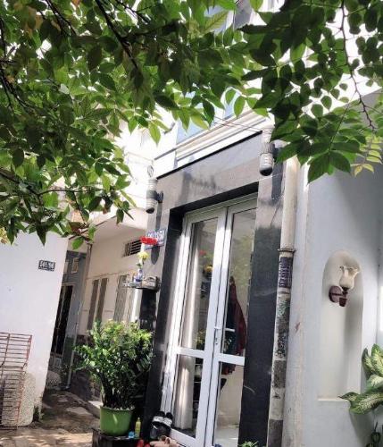 Mặt trước nhà phố Xô Viết Nghệ Tĩnh, Phường 26, Quận Bình Nhà phố 1 trệt 2 lầu Xô Viết Nghệ Tĩnh, Bình Thạnh - thiết kế hiện đại 