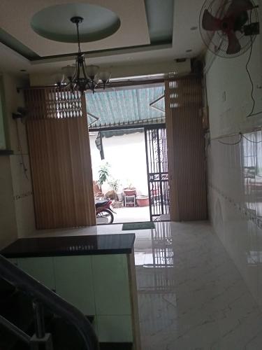 Phòng khách nhà phố Quận 5 Nhà phố đường Phạm Hữu Chí diện tích 45.2m2, sổ hồng pháp lý đầy đủ.