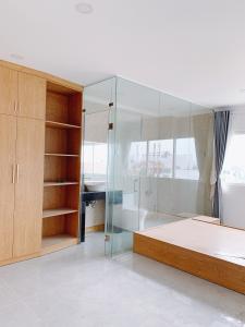 Phòng ngủ nhà phố Quận 2 Bán nhà cách Chợ Bình Trưng 700m, nội thất cơ bản.