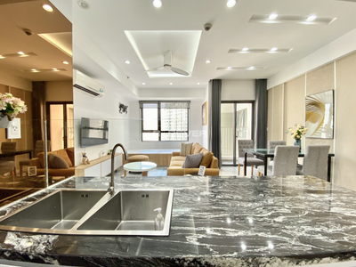 z4907304735534_91791cb1a5aa0dd6599b06652fa3dfc3.jpg Căn hộ Masteri Thảo Điền tầng 36 view đón gió mát, đầy đủ nội thất.