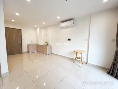 z4315825174871_8ea2c6441da9f87cd5898b56d1671ac2.jpg Căn hộ Vinhomes Grand Park có 2 phòng ngủ, nội thất cơ bản.
