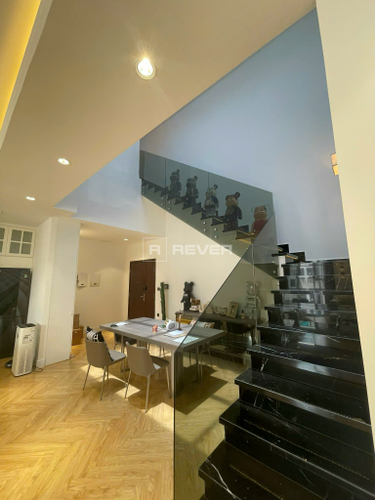 z6544436156071_4f6f9c841a1fcbe1db27d43bcd09322c.jpg Pent-house Duplex Sunrise City Sân vườn diện tích 284m²