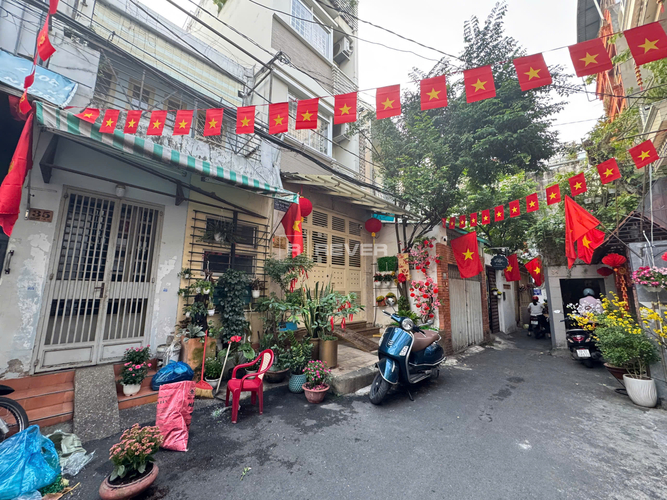 z7425858172211_dc6c00091d0b5d3c00c84d232bd88294.jpg Nhà phố đường Phan Ngữ 2 tầng, diện tích 45.05m², hướng Đông Bắc, pháp lý Sổ hồng