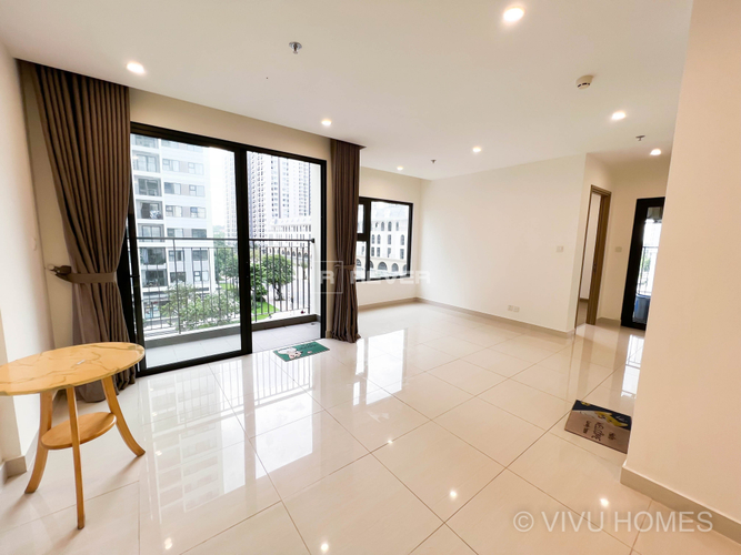 z4315825142214_73246377e21282acce4d77ba4f0b26eb.jpg Căn hộ Vinhomes Grand Park có 2 phòng ngủ, nội thất cơ bản.