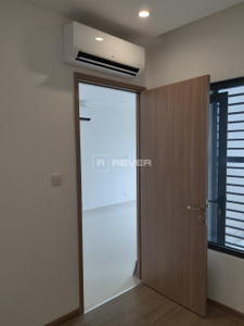 z4664088409864_d835f546bb6b96c5d54a4061ef64abca.jpg Căn hộ Vinhomes Grand Park tầng cao mát mẻ, nội thất cơ bản.